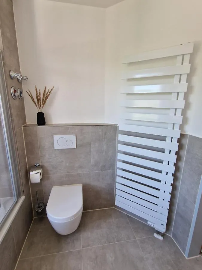 C4S Come4Stay Altoetting - 3-Zi Whg I Zentrale Lage I Parkplatz I Balkon I Wifi I Smarttv I 1 Kingsize, 1 Queensize Bett I Office Arbeitsplatz I Wohnbereich Mit Couch Und Essbereich I Voll Ausgestattete Kueche I Nespresso Německo