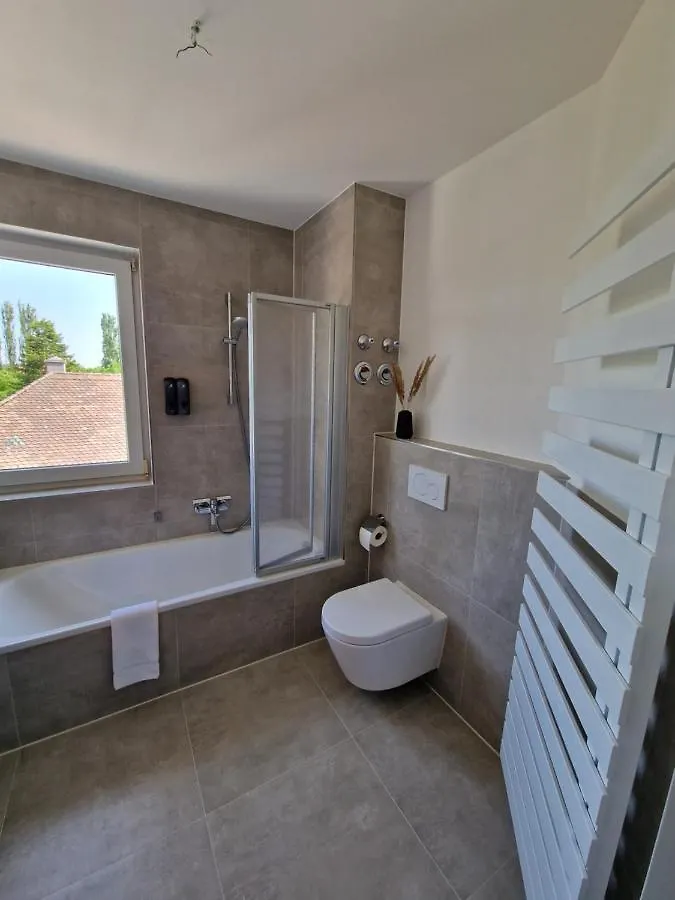C4S Come4Stay Altoetting - 3-Zi Whg I Zentrale Lage I Parkplatz I Balkon I Wifi I Smarttv I 1 Kingsize, 1 Queensize Bett I Office Arbeitsplatz I Wohnbereich Mit Couch Und Essbereich I Voll Ausgestattete Kueche I Nespresso