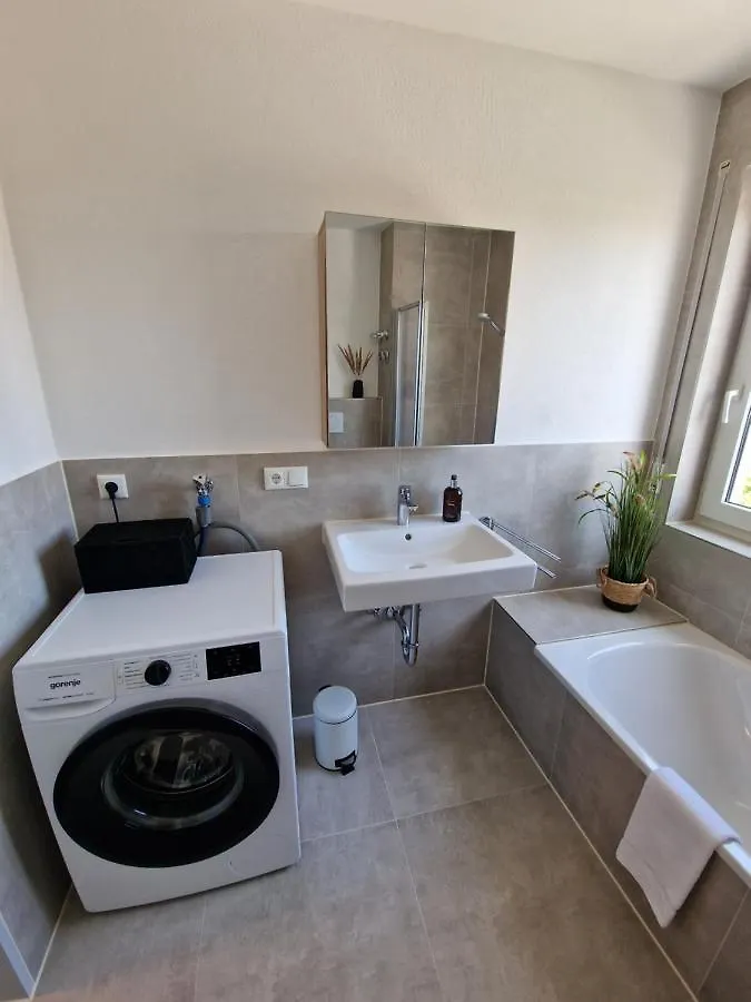 C4S Come4Stay Altoetting - 3-Zi Whg I Zentrale Lage I Parkplatz I Balkon I Wifi I Smarttv I 1 Kingsize, 1 Queensize Bett I Office Arbeitsplatz I Wohnbereich Mit Couch Und Essbereich I Voll Ausgestattete Kueche I Nespresso Apartment