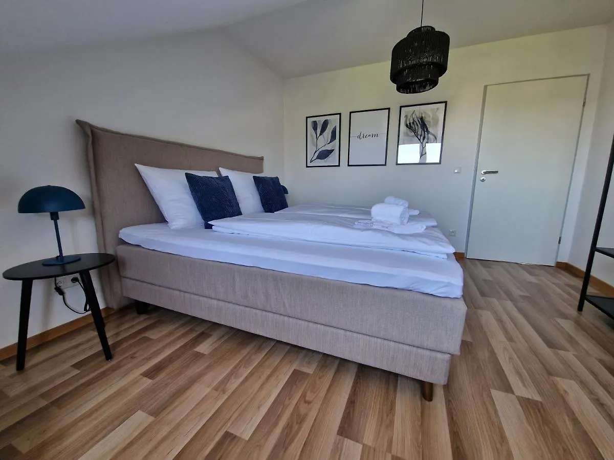 C4S Come4Stay Altoetting - 3-Zi Whg I Zentrale Lage I Parkplatz I Balkon I Wifi I Smarttv I 1 Kingsize, 1 Queensize Bett I Office Arbeitsplatz I Wohnbereich Mit Couch Und Essbereich I Voll Ausgestattete Kueche I Nespresso Deutschland