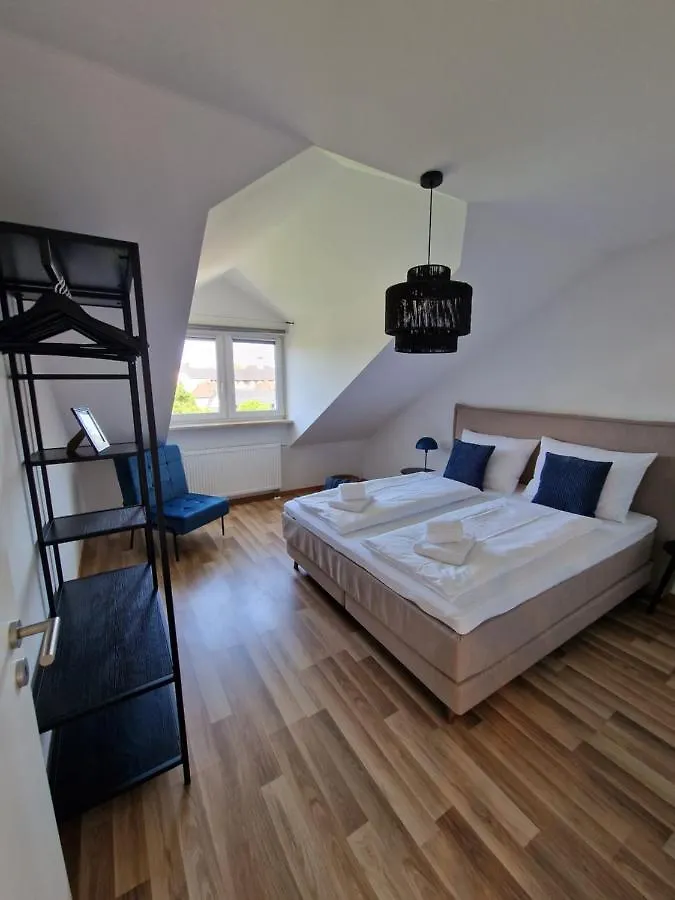 C4S Come4Stay Altoetting - 3-Zi Whg I Zentrale Lage I Parkplatz I Balkon I Wifi I Smarttv I 1 Kingsize, 1 Queensize Bett I Office Arbeitsplatz I Wohnbereich Mit Couch Und Essbereich I Voll Ausgestattete Kueche I Nespresso 0*, Altötting Německo