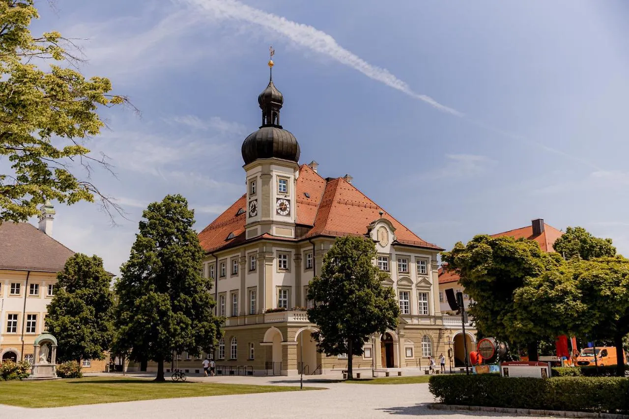 Apartmán C4S Come4Stay Altoetting - 3-Zi Whg I Zentrale Lage I Parkplatz I Balkon I Wifi I Smarttv I 1 Kingsize, 1 Queensize Bett I Office Arbeitsplatz I Wohnbereich Mit Couch Und Essbereich I Voll Ausgestattete Kueche I Nespresso