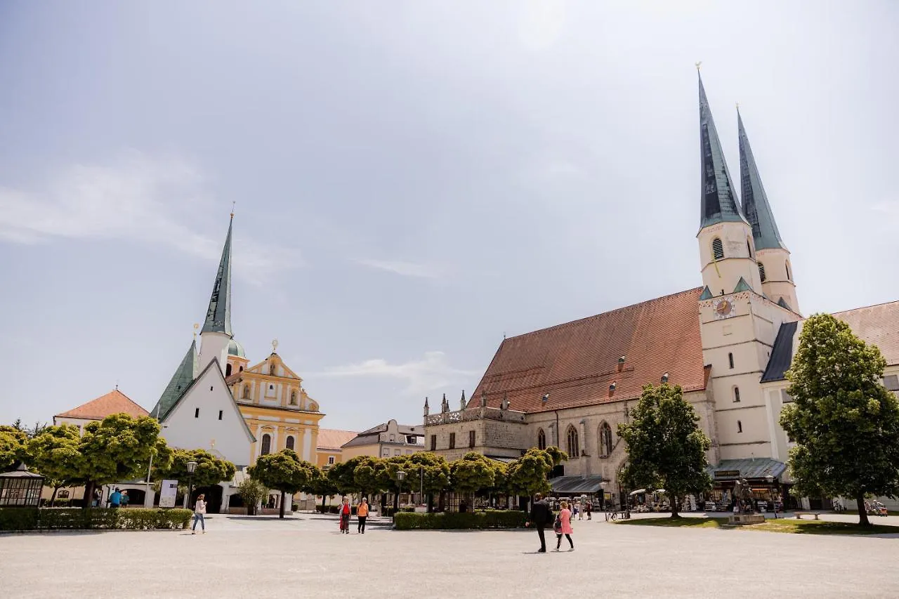 C4S Come4Stay Altoetting - 3-Zi Whg I Zentrale Lage I Parkplatz I Balkon I Wifi I Smarttv I 1 Kingsize, 1 Queensize Bett I Office Arbeitsplatz I Wohnbereich Mit Couch Und Essbereich I Voll Ausgestattete Kueche I Nespresso Apartmán Altötting