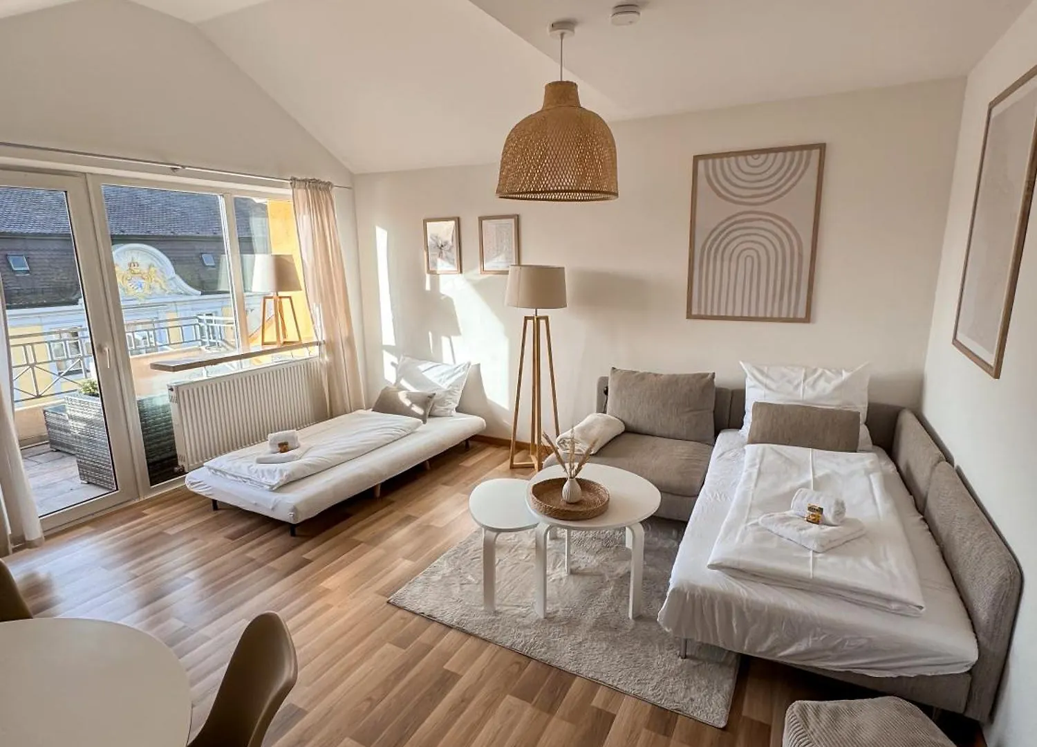 Apartment C4S Come4Stay Altoetting - 3-Zi Whg I Zentrale Lage I Parkplatz I Balkon I Wifi I Smarttv I 1 Kingsize, 1 Queensize Bett I Office Arbeitsplatz I Wohnbereich Mit Couch Und Essbereich I Voll Ausgestattete Kueche I Nespresso