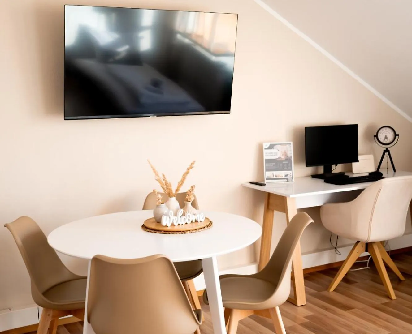 C4S Come4Stay Altoetting - 3-Zi Whg I Zentrale Lage I Parkplatz I Balkon I Wifi I Smarttv I 1 Kingsize, 1 Queensize Bett I Office Arbeitsplatz I Wohnbereich Mit Couch Und Essbereich I Voll Ausgestattete Kueche I Nespresso Německo